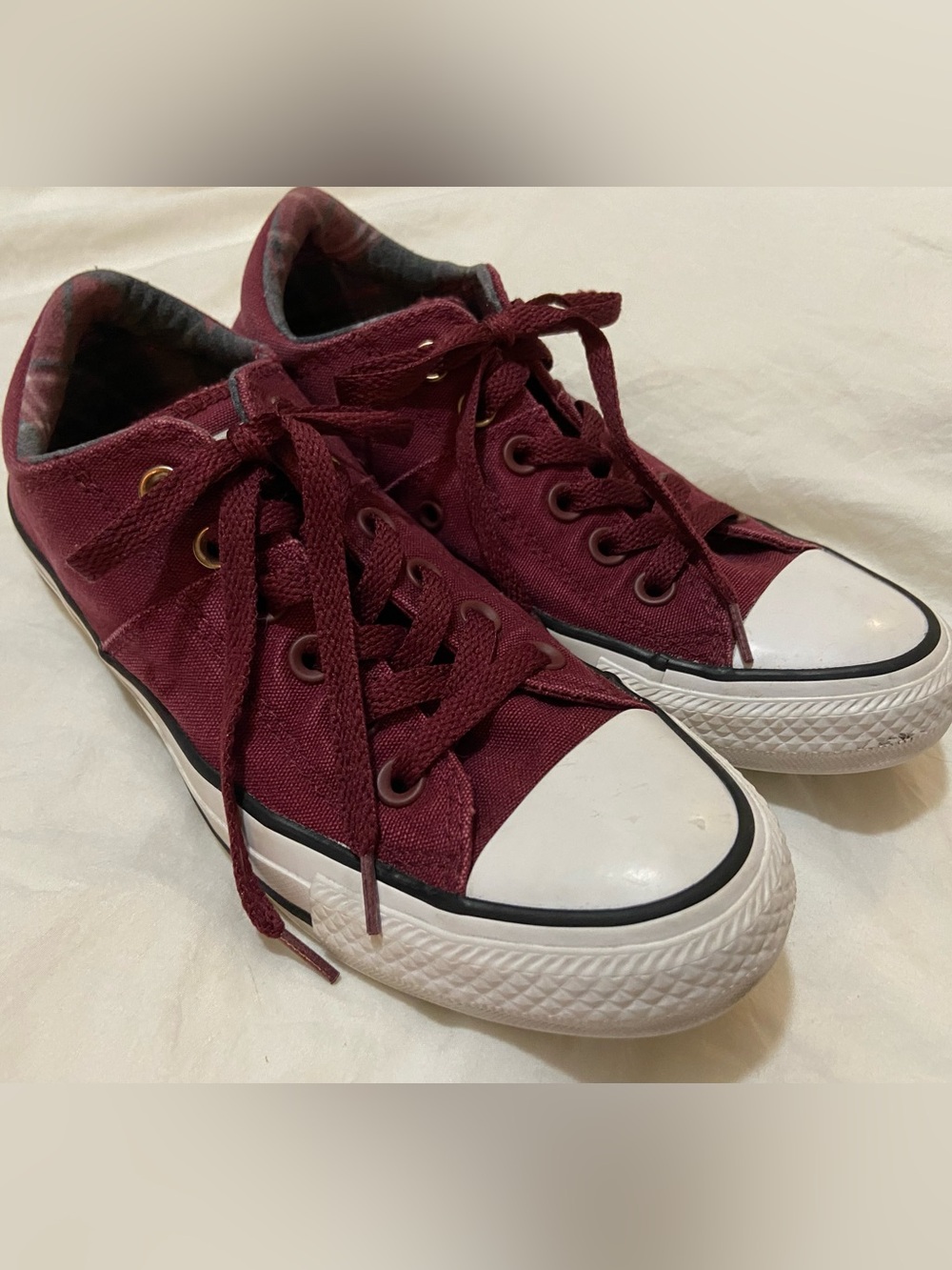 Converse All Star Women’s Burgundy Low Top Sneakers - Size 7